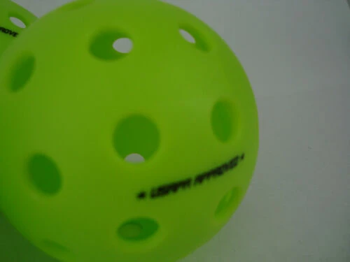 3 Onix Fuse G2 Outdoor Pickleball Balls Meets USAPA Pack Of 3 Neon Green 5 3 Onix Fuse G2 Outdoor Pickleball Balls Meets USAPA Pack Of 3 Neon Green – Bild 5