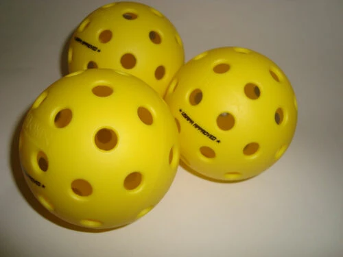 Set Of 3 Onix Fuse Outdoor Pickleball Balls Yellow 5 Set Of 3 Onix Fuse Outdoor Pickleball Balls Yellow – Bild 5